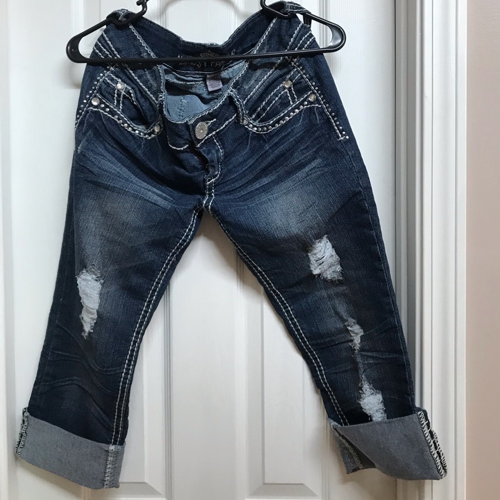 Almost Famous capris pants